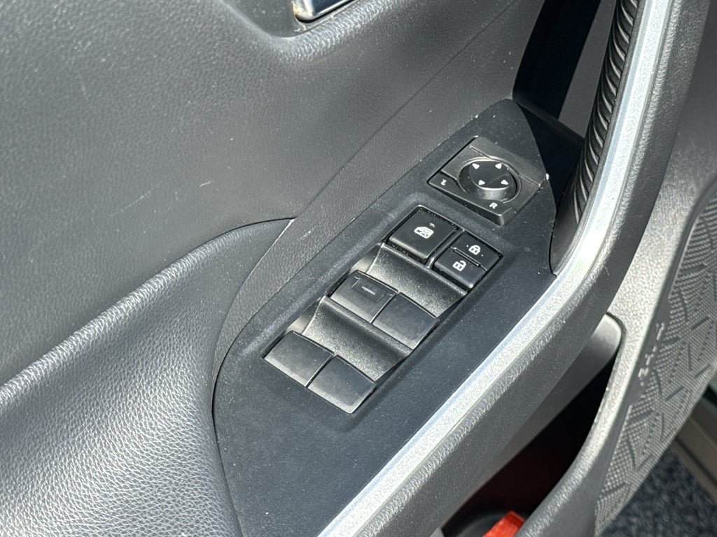 Used 2020 Toyota RAV4 XLE w/ Convenience Package AWD/4WD image 10