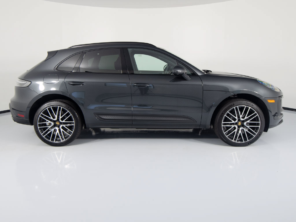 Certified 2026 Porsche Macan AWD/4WD image 11