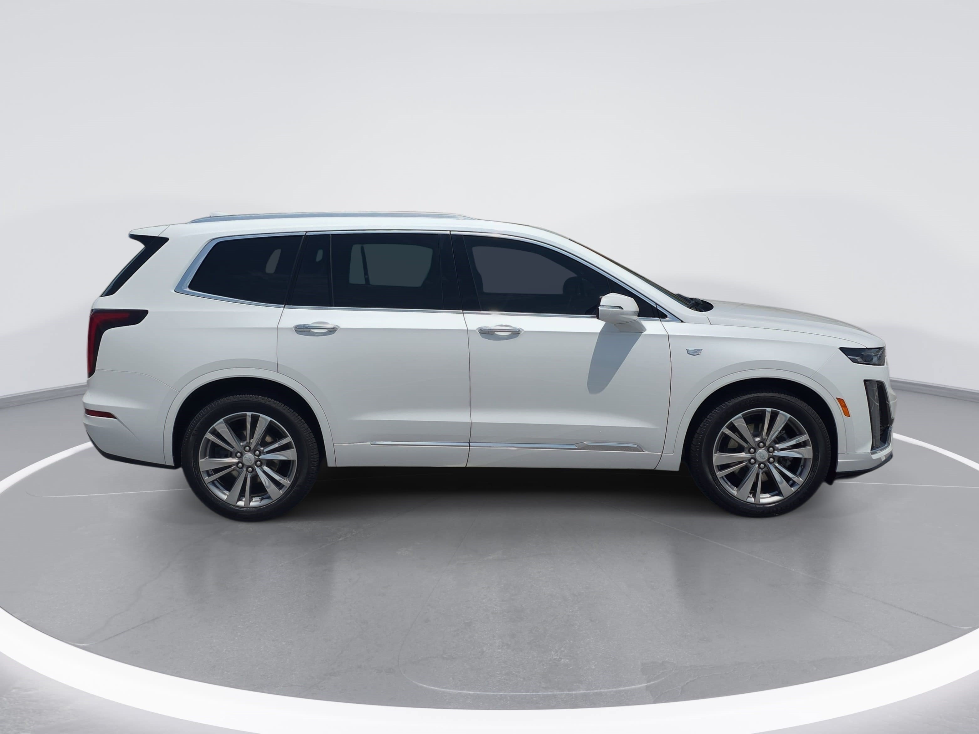 Used 2021 Cadillac XT6 Premium Luxury FWD image 2