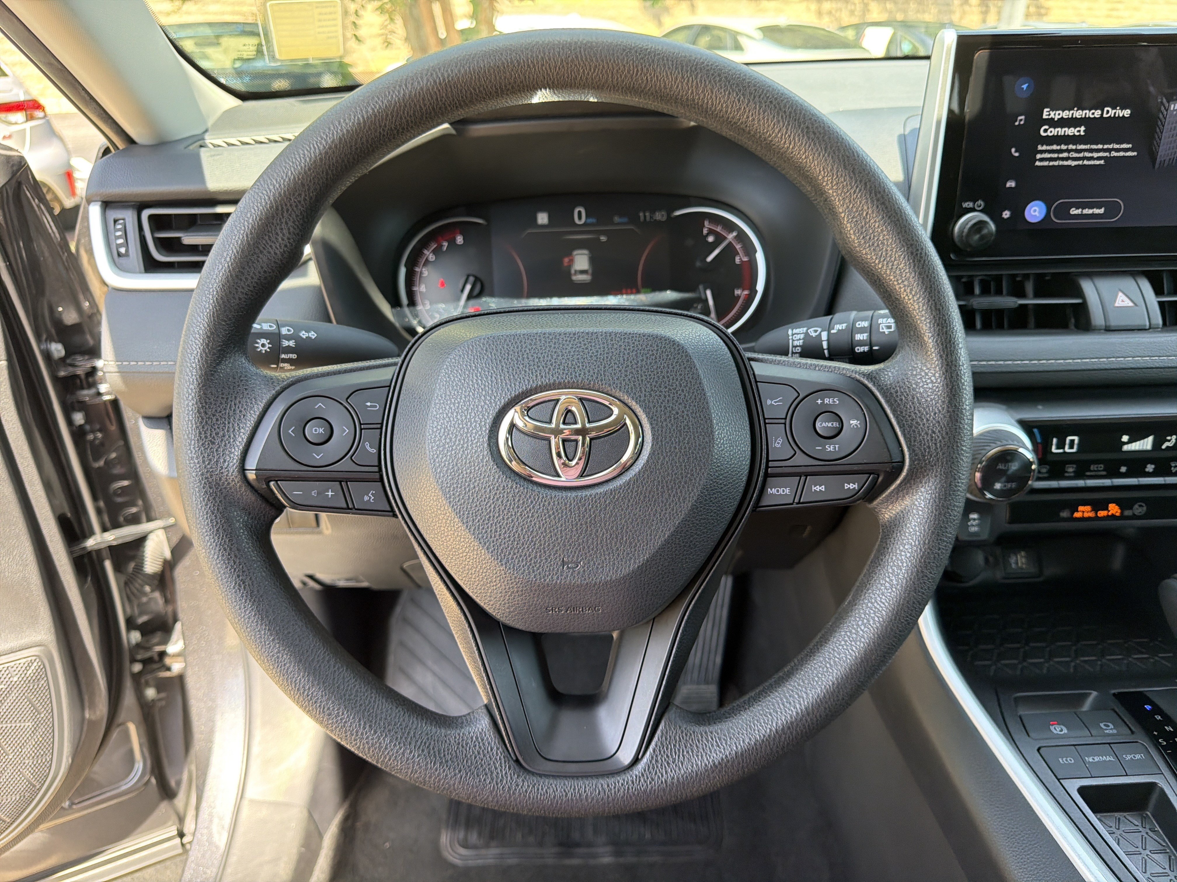 Used 2025 Toyota RAV4 XLE FWD image 23