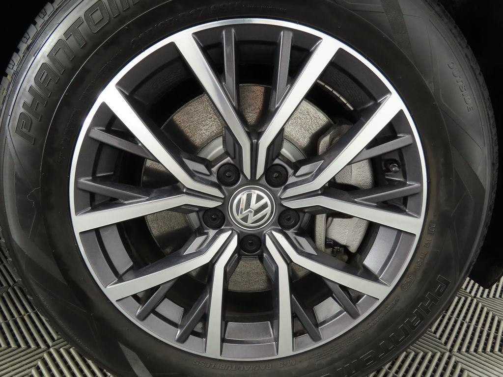 Used 2021 Volkswagen Tiguan S image 33