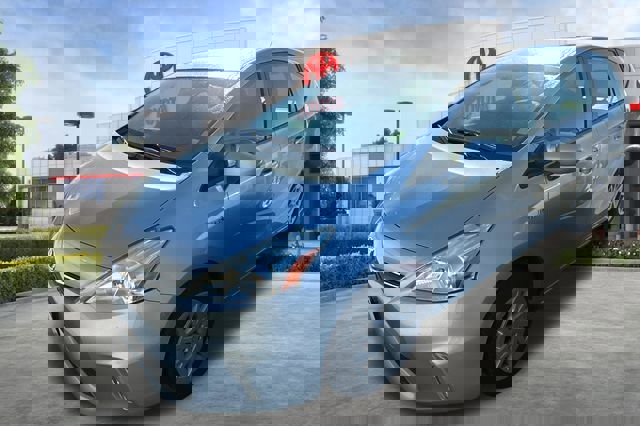 Used 2014 Toyota Prius V Three image 3