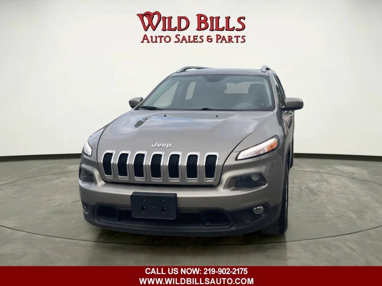 Used 2017 Jeep Cherokee Latitude w/ Cold Weather Group AWD/4WD image 1