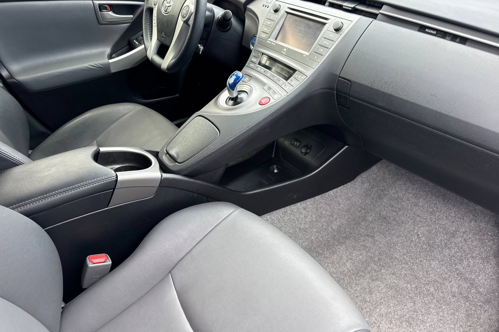 Used 2015 Toyota Prius Five FWD image 16