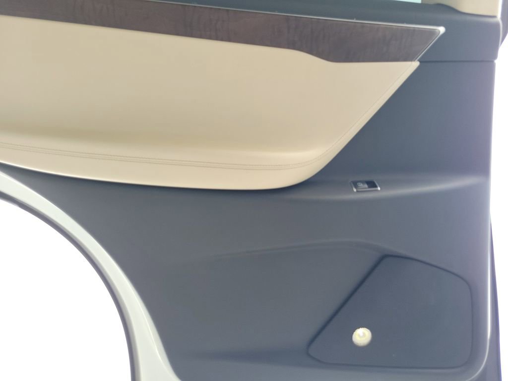 Used 2018 Tesla Model X 75D AWD/4WD image 16