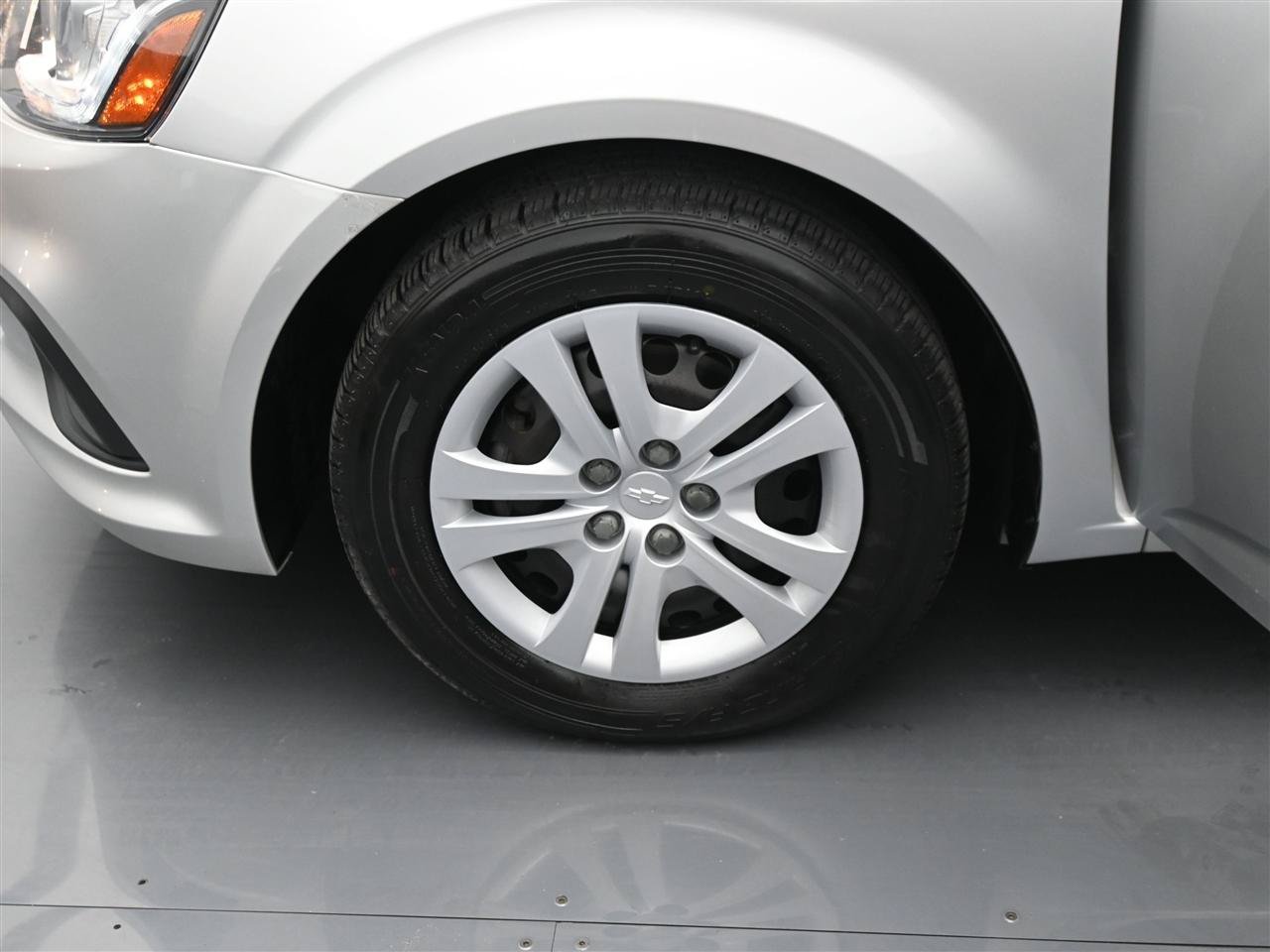 Used 2020 Chevrolet Sonic LT FWD image 17