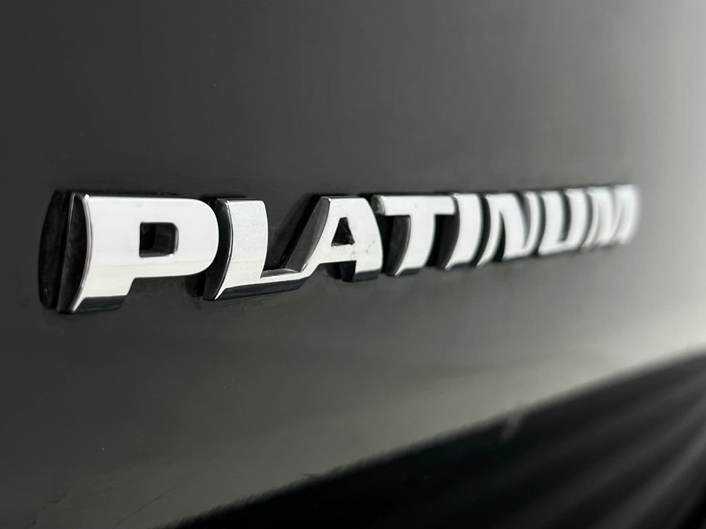 Used 2013 Cadillac Escalade ESV Platinum image 40