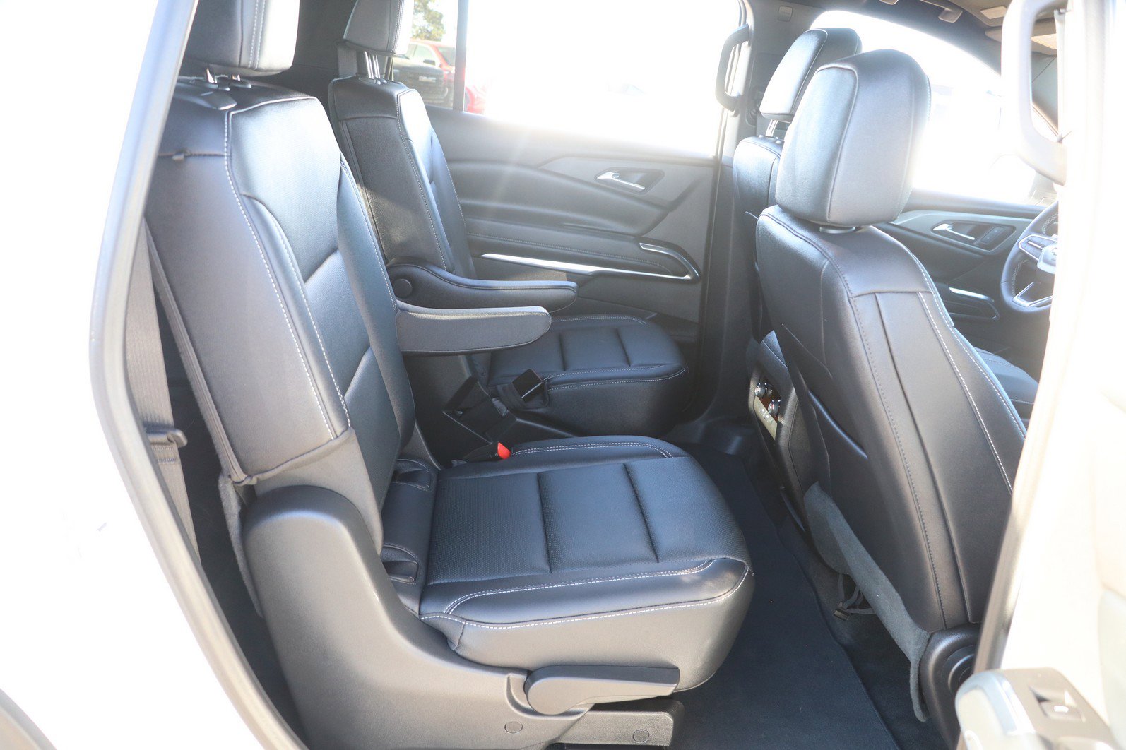 Used 2025 Chevrolet Traverse LT image 31