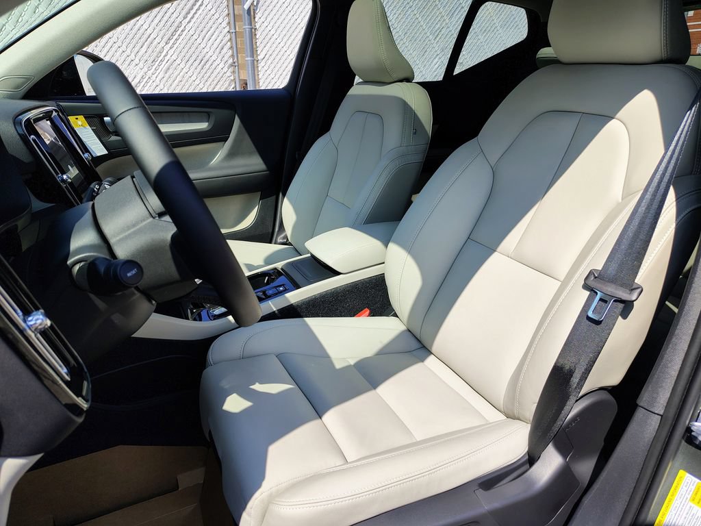 New 2026 Volvo XC40 B5 Ultra w/ Protection Package Premier AWD/4WD image 14