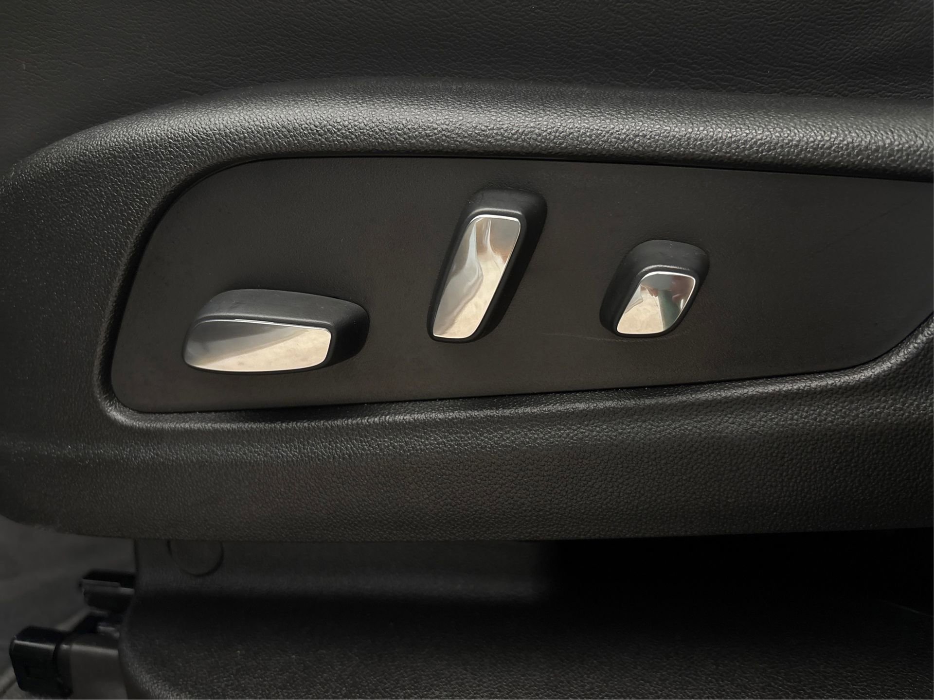 New 2025 Cadillac XT6 Premium Luxury image 32