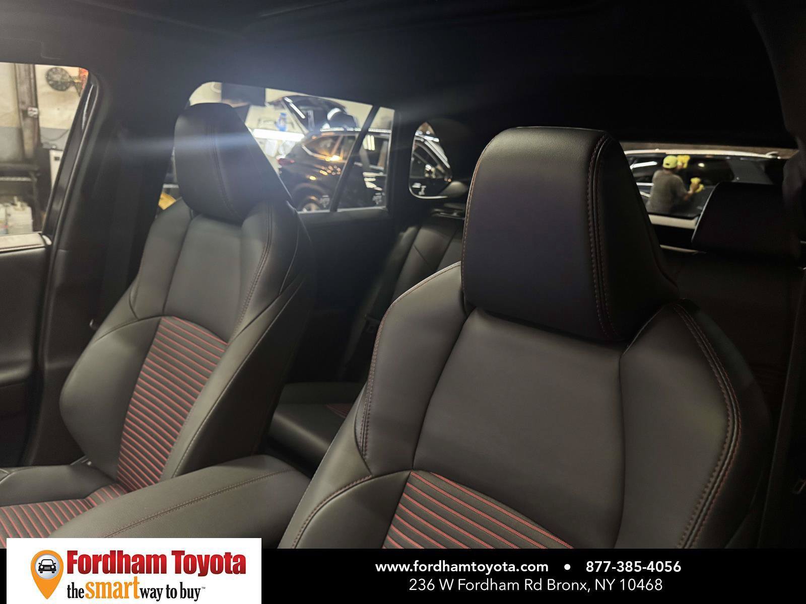 Used 2025 Toyota RAV4 XSE w/ Weather Package AWD/4WD image 19
