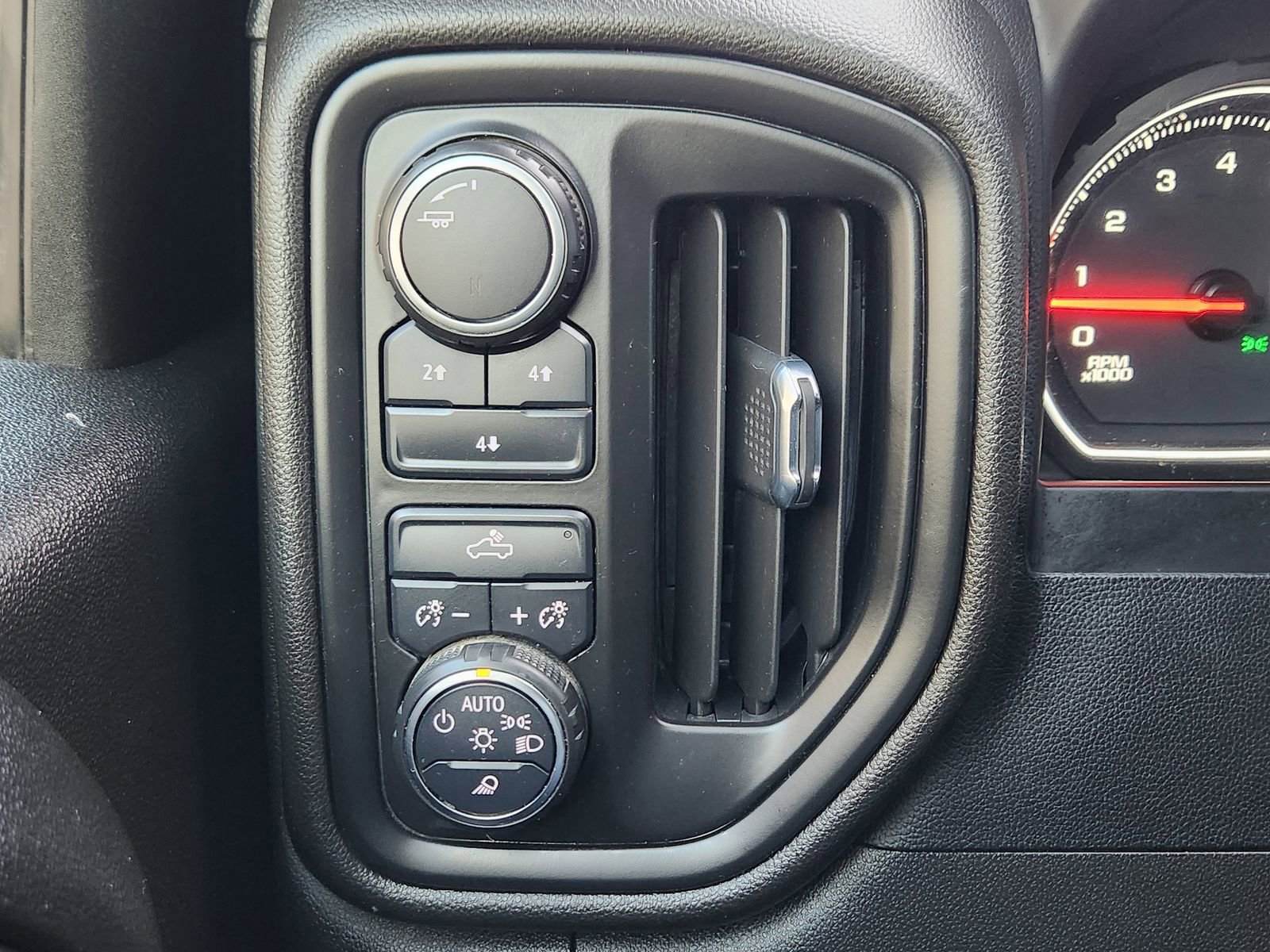 Used 2022 Chevrolet Silverado 2500 Custom w/ Custom Value Package image 23