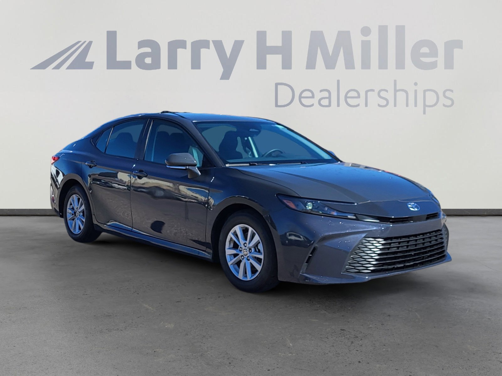 Used 2025 Toyota Camry LE image 7