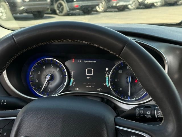 Used 2023 Chrysler Pacifica Touring-L FWD image 8