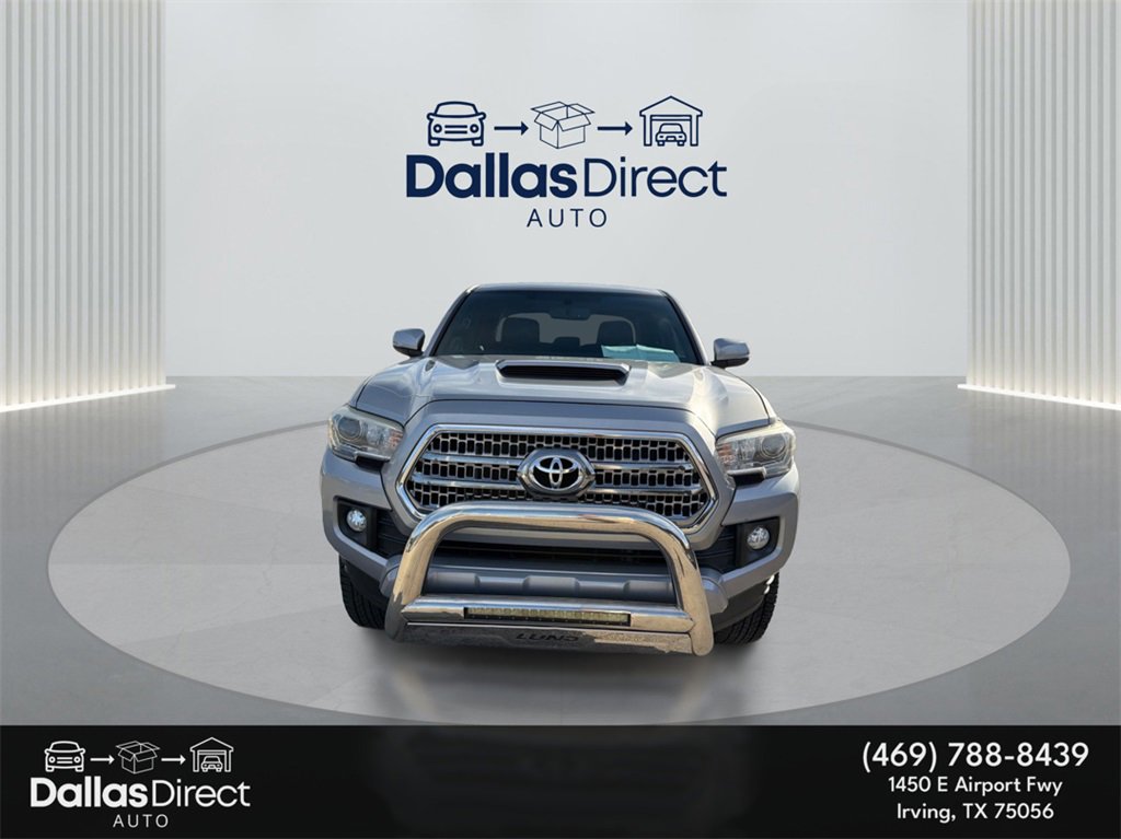 Used 2017 Toyota Tacoma TRD Sport image 3