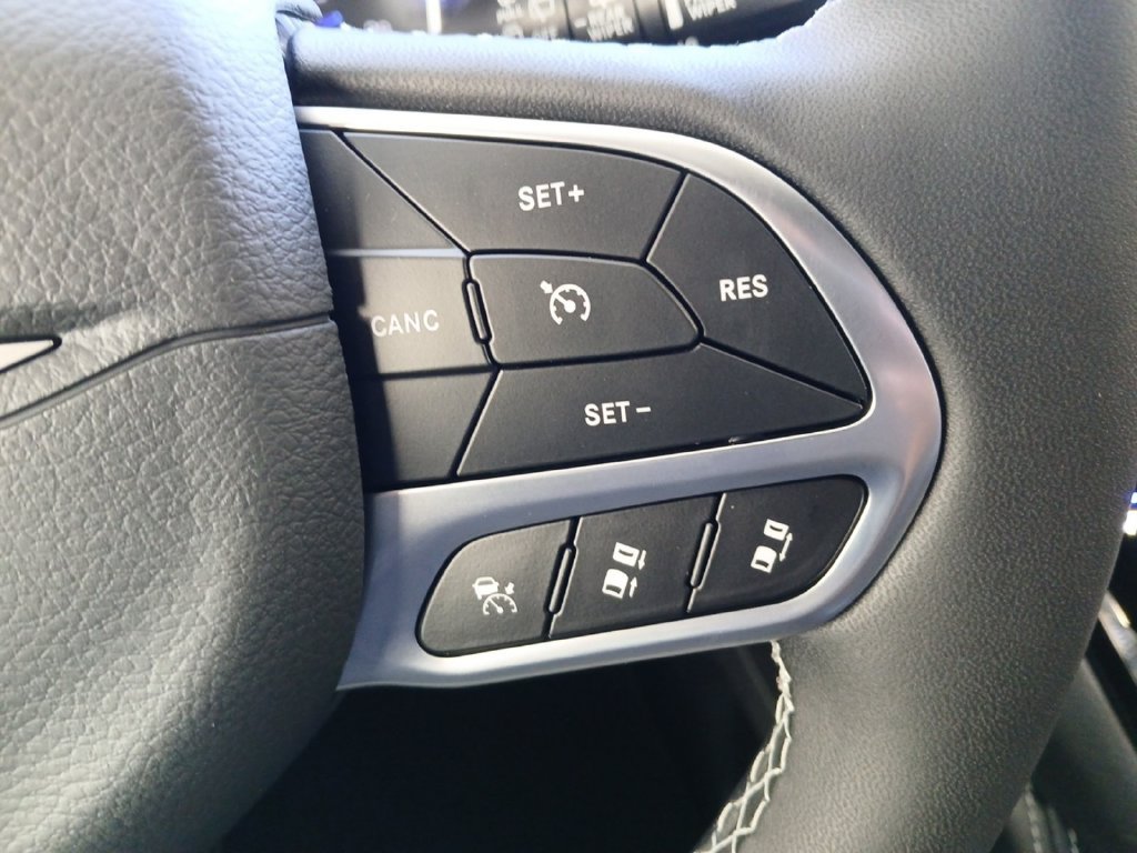 New 2027 Chrysler Pacifica Limited FWD image 25