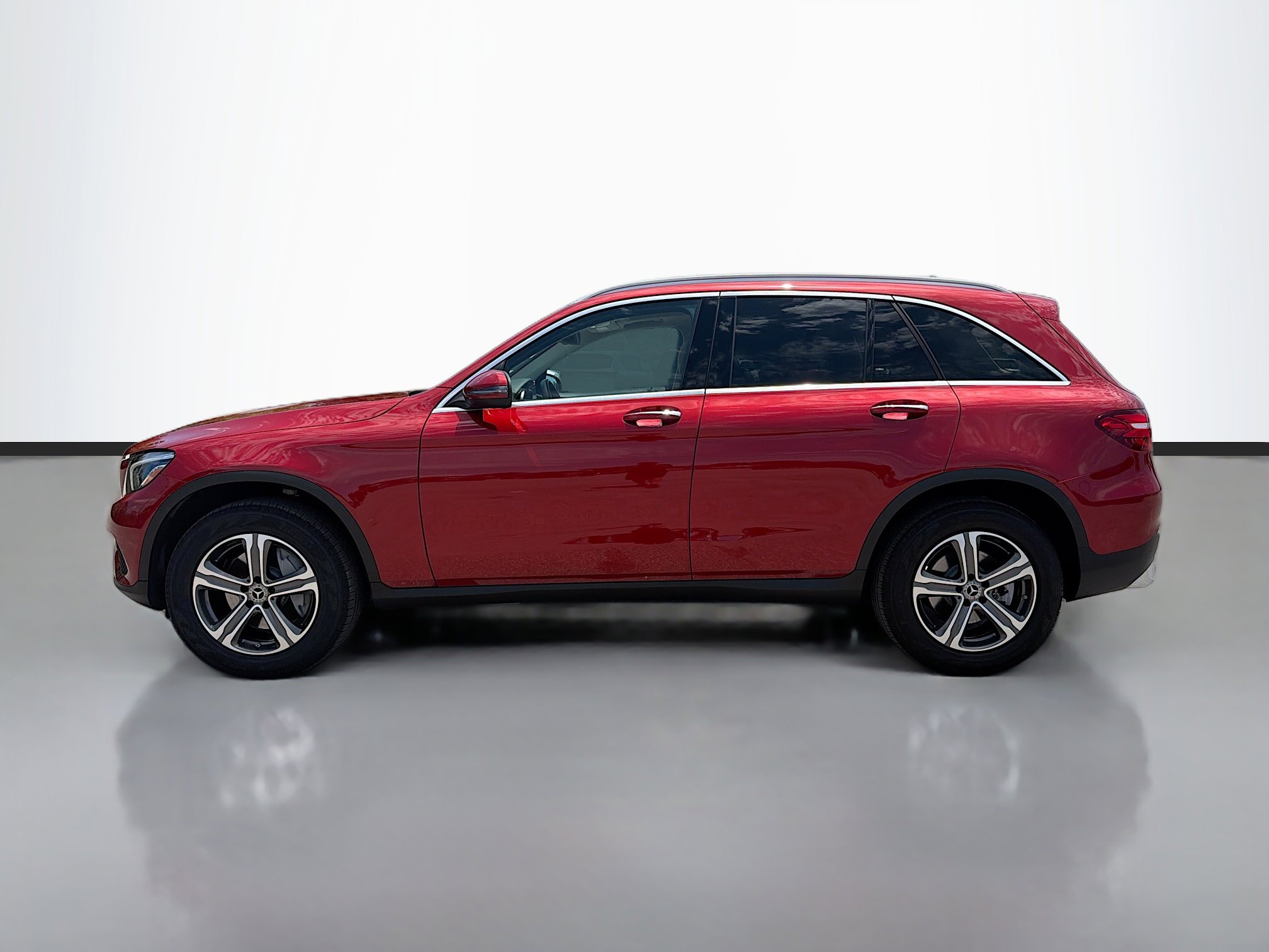 Used 2019 Mercedes-Benz GLC 300 4MATIC image 2