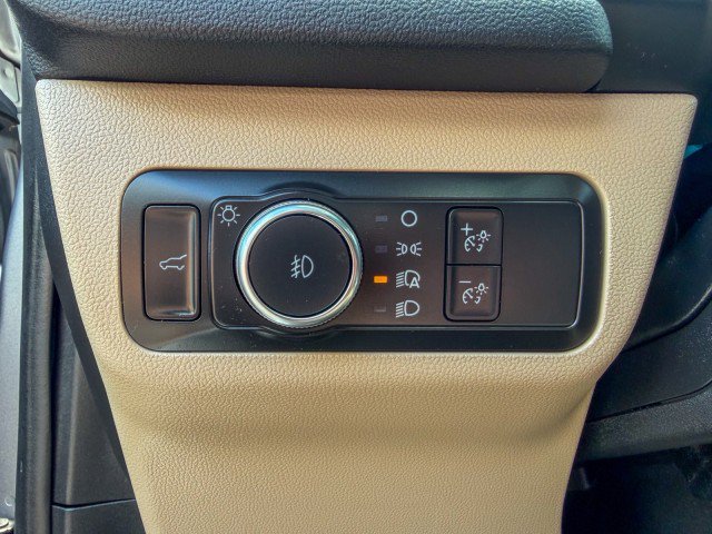 Used 2022 Ford Escape SEL FWD image 16