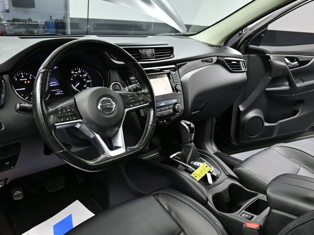 Used 2018 Nissan Rogue Sport SL w/ SL Premium Package image 16