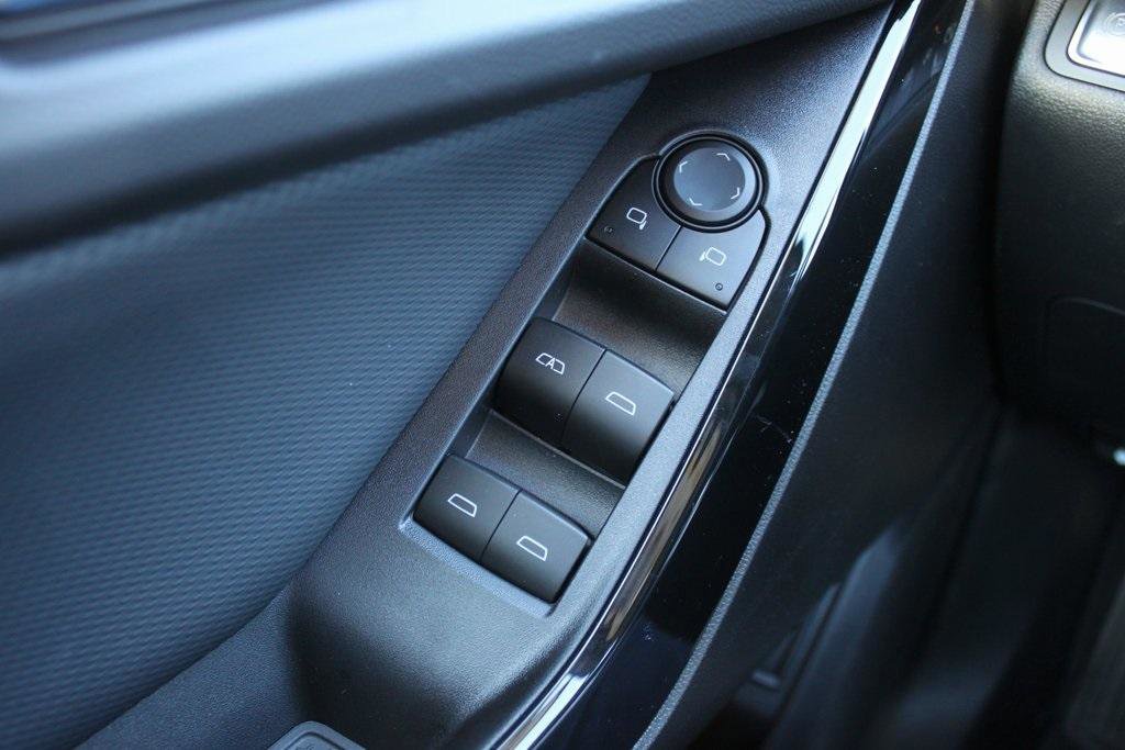 New 2026 Chevrolet Equinox LT w/ Convenience Package II image 11