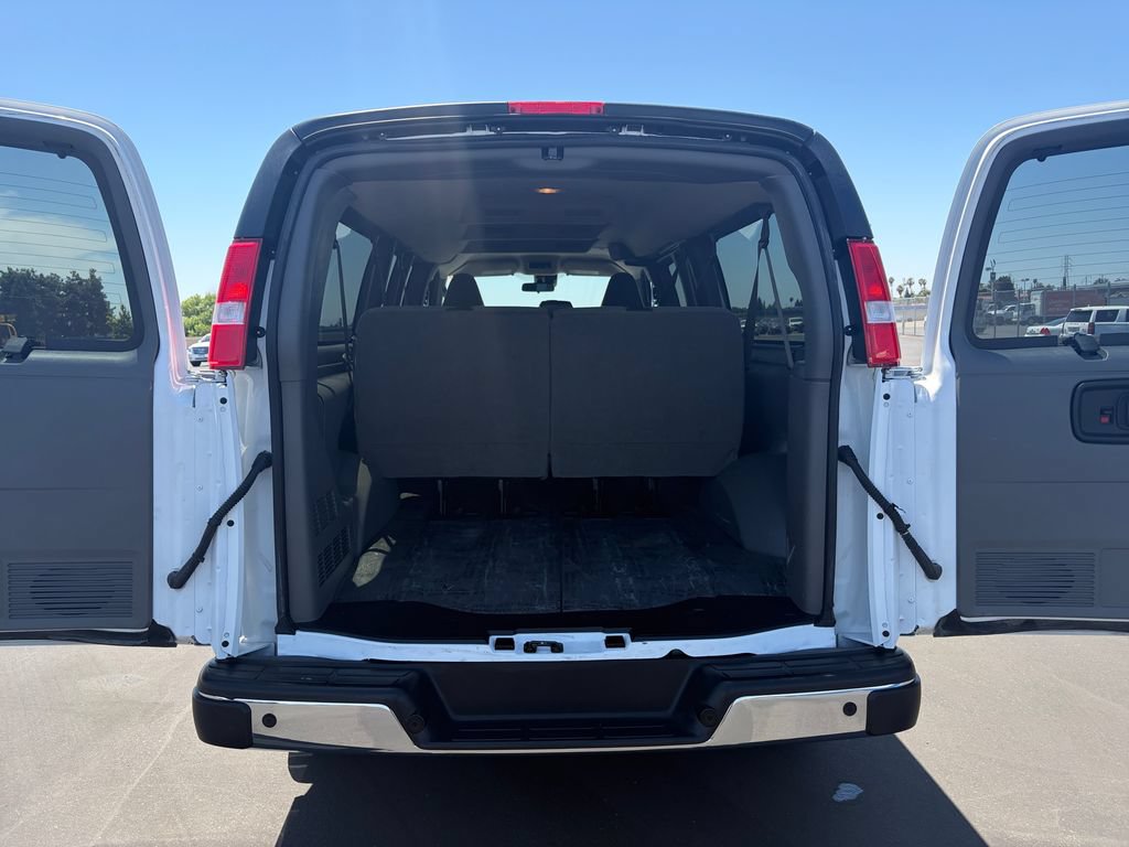 Certified 2025 Chevrolet Express 3500 LT w/ LT Preferred Equipment Group RWD image 19