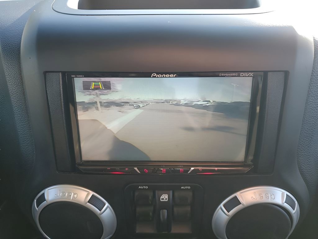 Used 2018 Jeep Wrangler Unlimited Sahara image 37