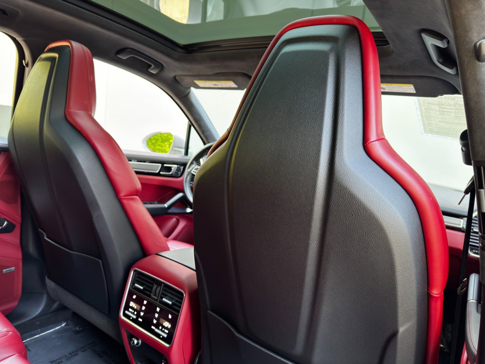 Used 2022 Porsche Cayenne Turbo S w/ Assistance Package image 40