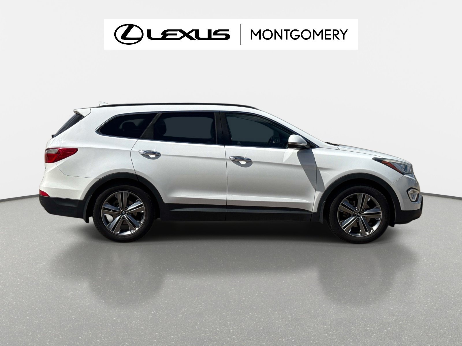 Used 2015 Hyundai Santa Fe Limited w/ Option Group 04 FWD image 2