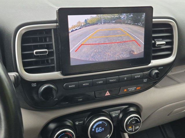 Used 2022 Hyundai Venue SEL FWD image 18