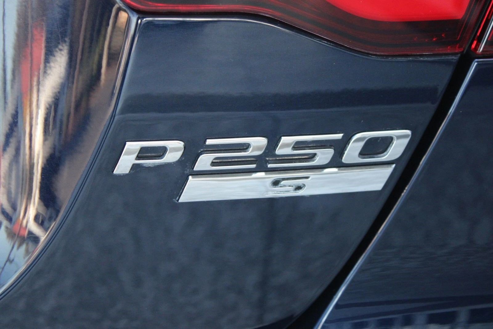 Used 2020 Jaguar XE S image 24