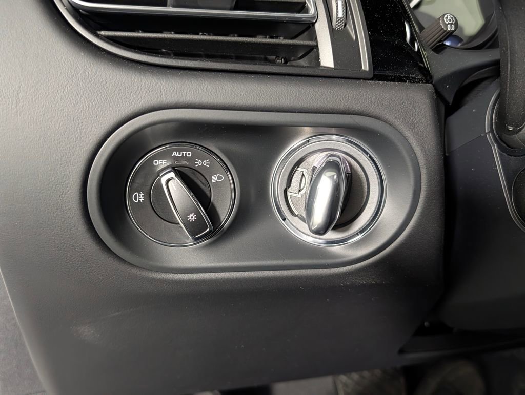 New 2026 Porsche Macan Turbo image 34