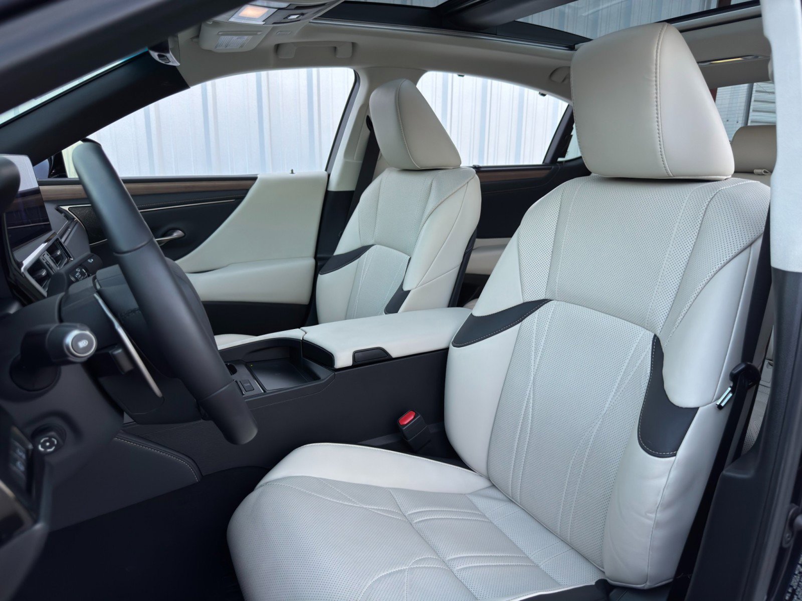 Used 2025 Lexus ES 350 Ultra Luxury w/ Accessory Package (Z1) image 44