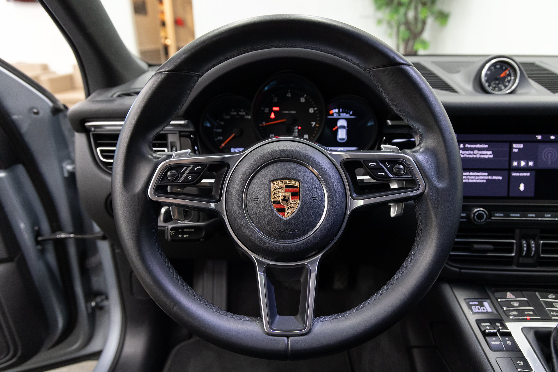 Used 2020 Porsche Macan AWD/4WD image 16