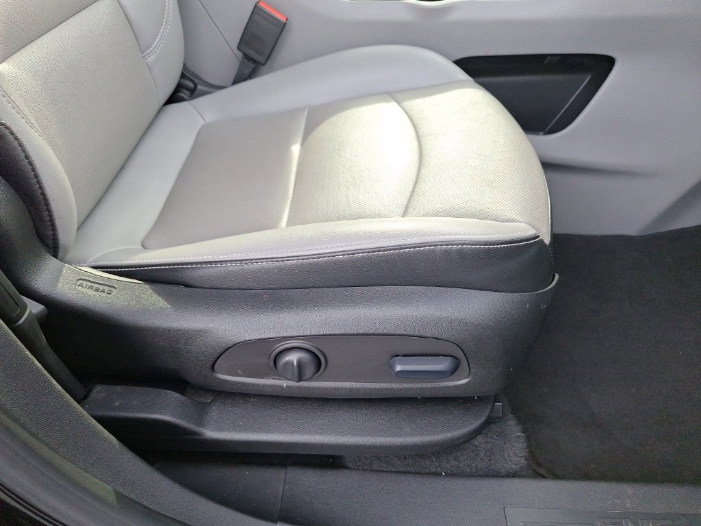 Used 2022 GMC Terrain SLT image 16