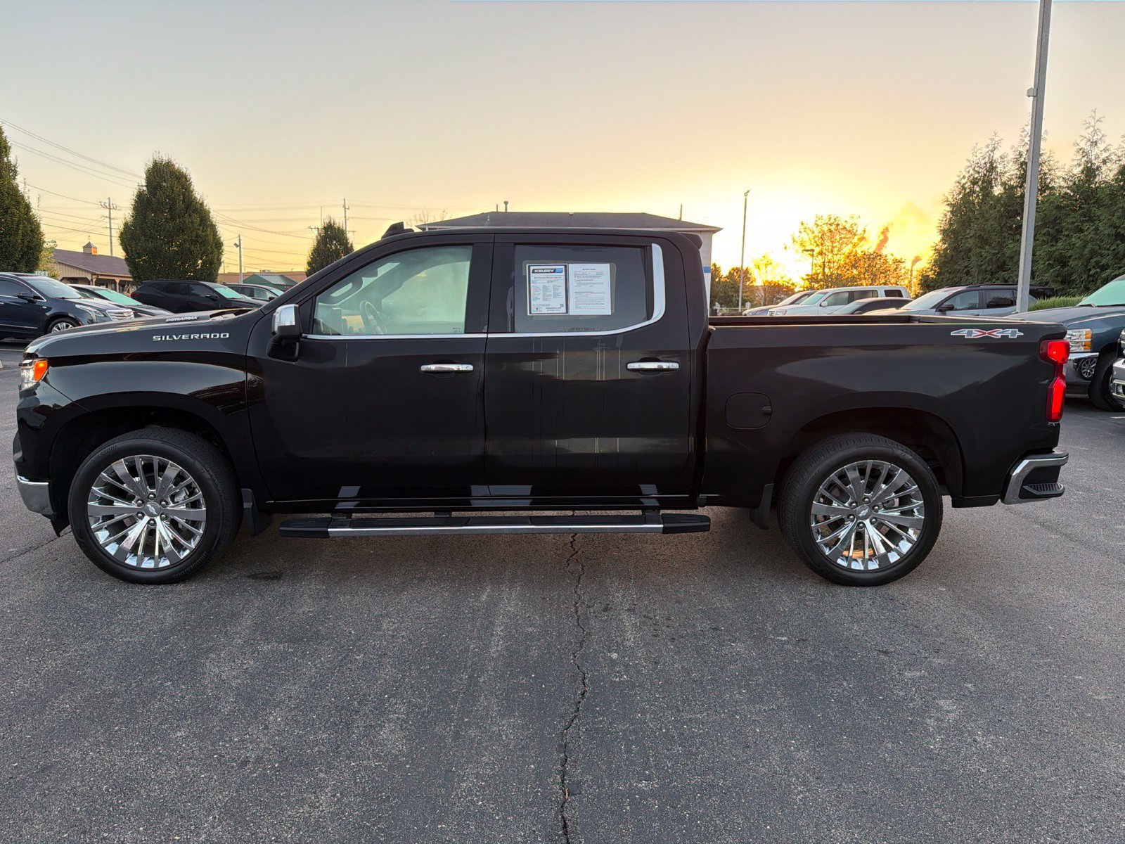 Used 2024 Chevrolet Silverado 1500 LTZ AWD/4WD image 2