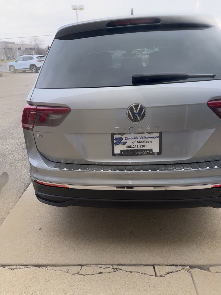 Certified 2022 Volkswagen Tiguan SE w/ Panoramic Sunroof Package image 5