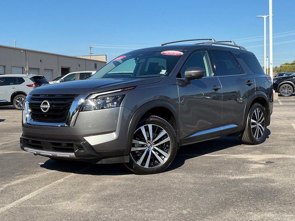 Used 2025 Nissan Pathfinder Platinum w/ Cargo Package FWD image 2