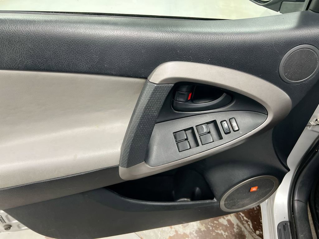 Used 2007 Toyota RAV4 Limited AWD/4WD image 20