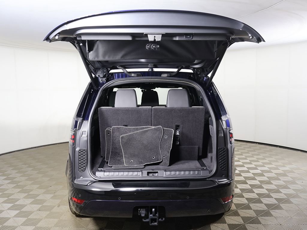 Used 2021 Land Rover Discovery S R-Dynamic image 18