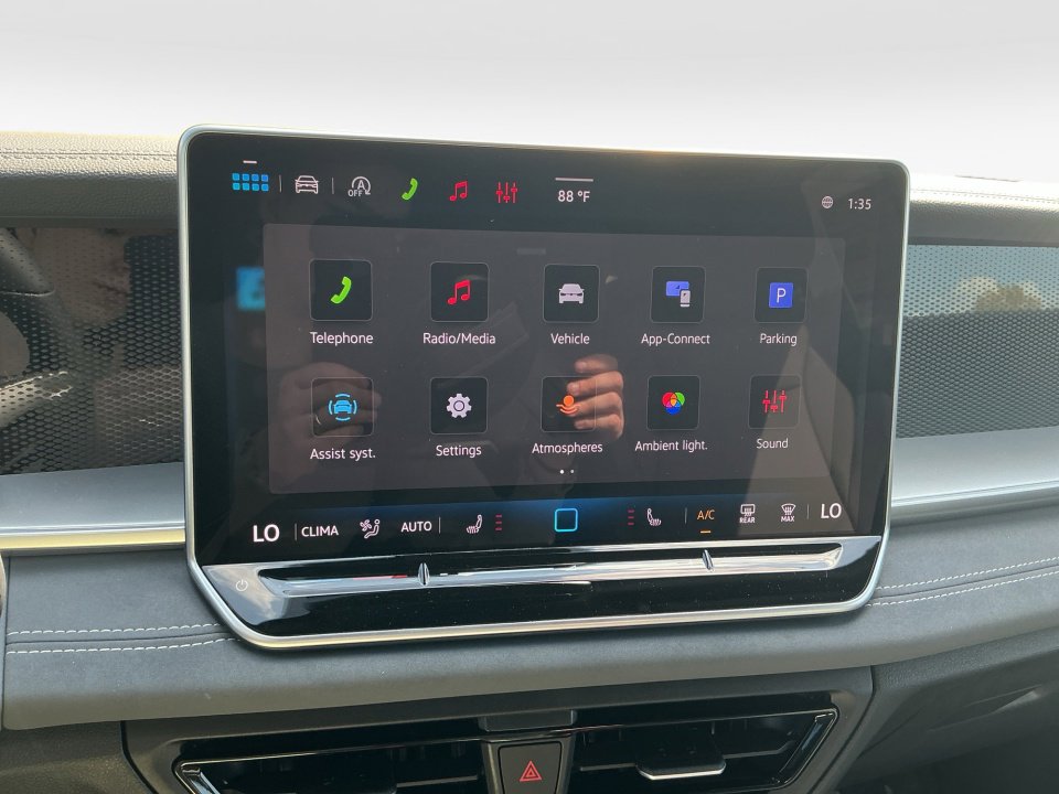 New 2026 Volkswagen Tiguan SE R-Line FWD image 17