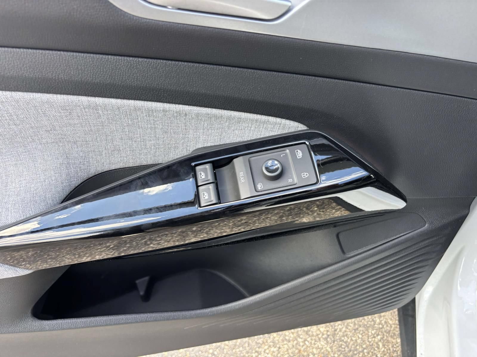 New 2026 Volkswagen ID.4 Pro AWD/4WD image 13