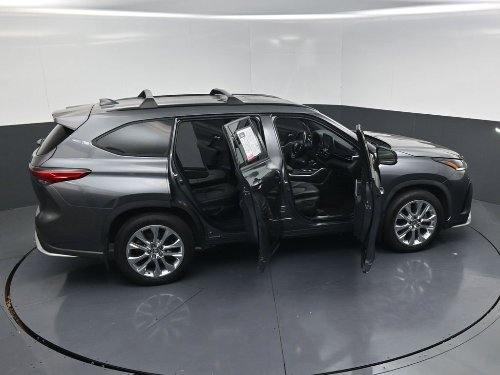 Used 2021 Toyota Highlander XSE image 24