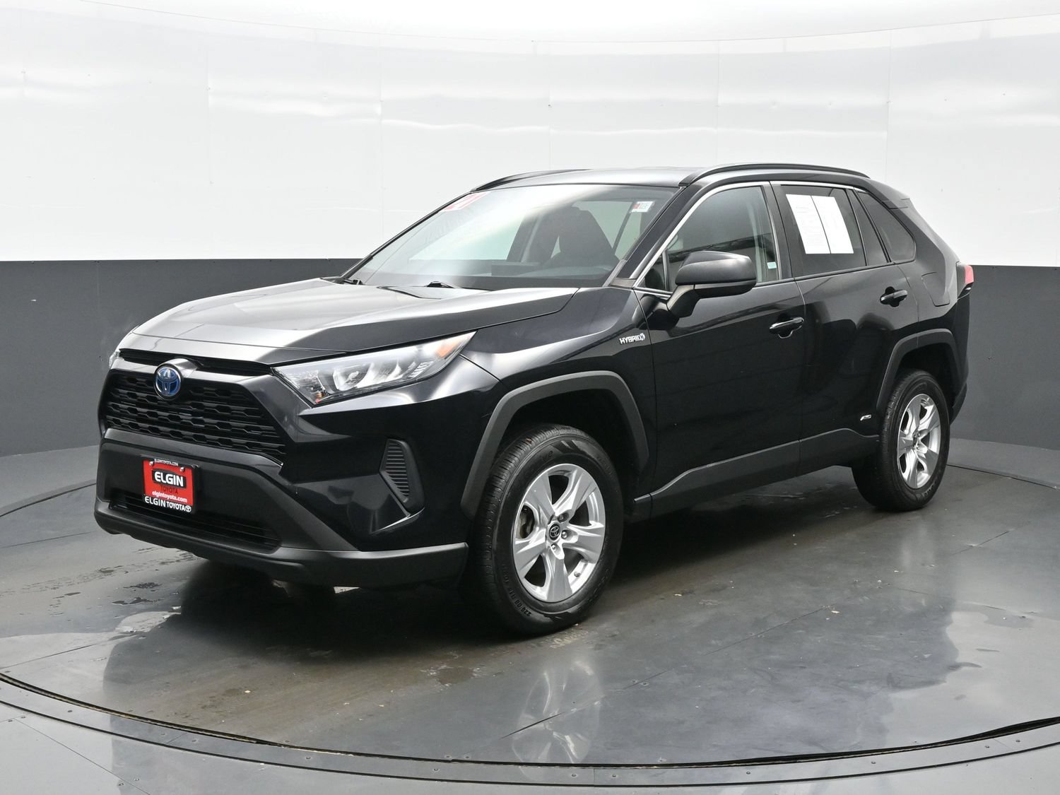Used 2021 Toyota RAV4 LE AWD/4WD image 2