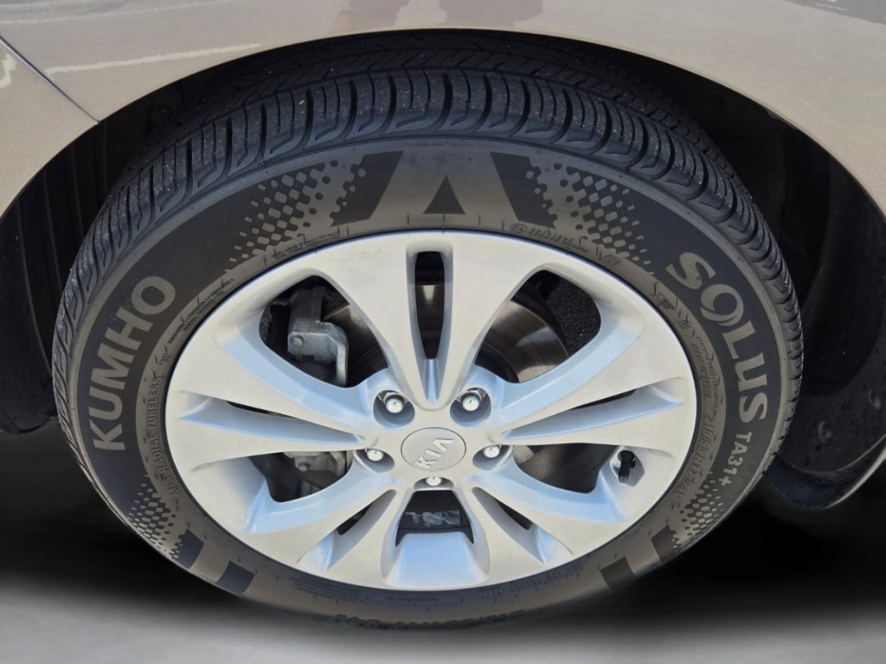 Used 2015 Kia Soul + FWD image 10