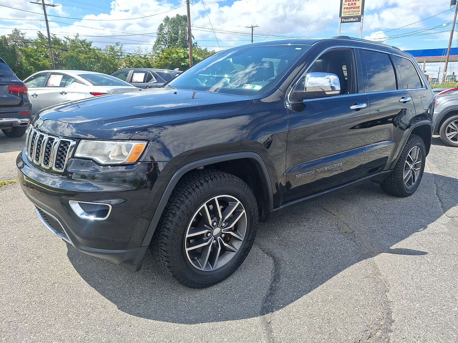 Used 2017 Jeep Grand Cherokee Limited AWD/4WD image 3