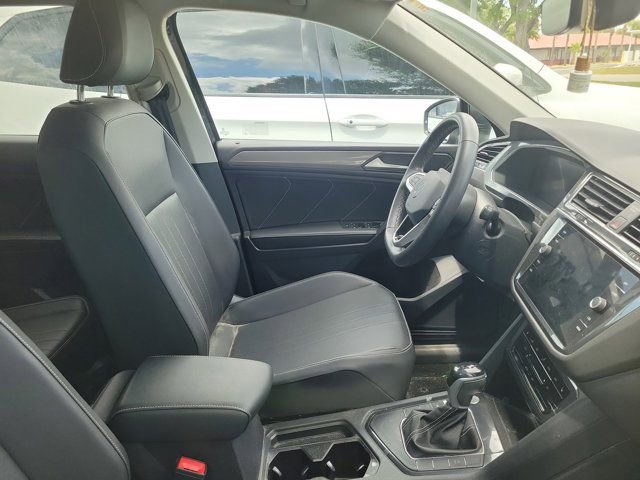 Certified 2023 Volkswagen Tiguan SE FWD image 2