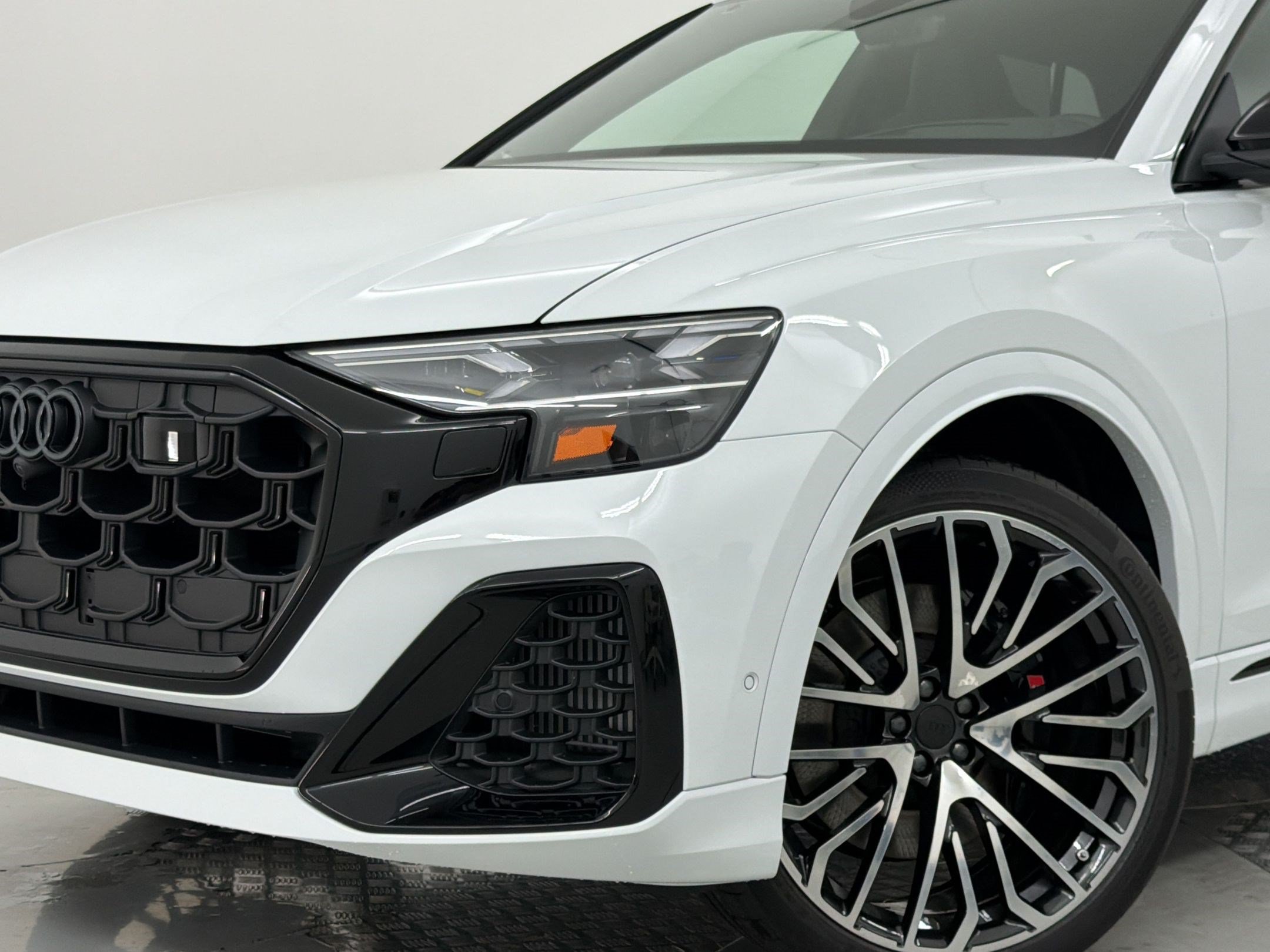 New 2026 Audi SQ8 Prestige AWD/4WD image 12