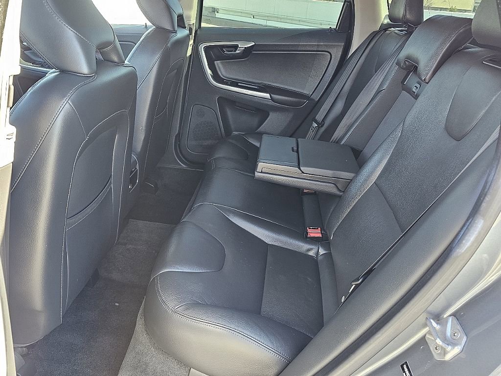 Used 2016 Volvo XC60 T5 Platinum w/ Protection Package FWD image 22