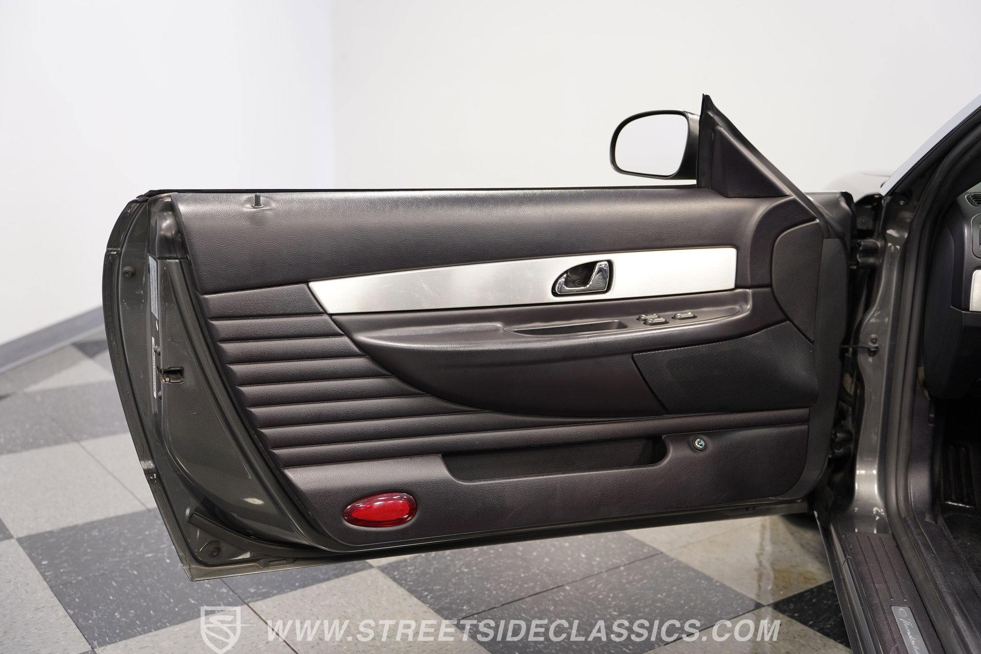 Used 2003 Ford Thunderbird image 38