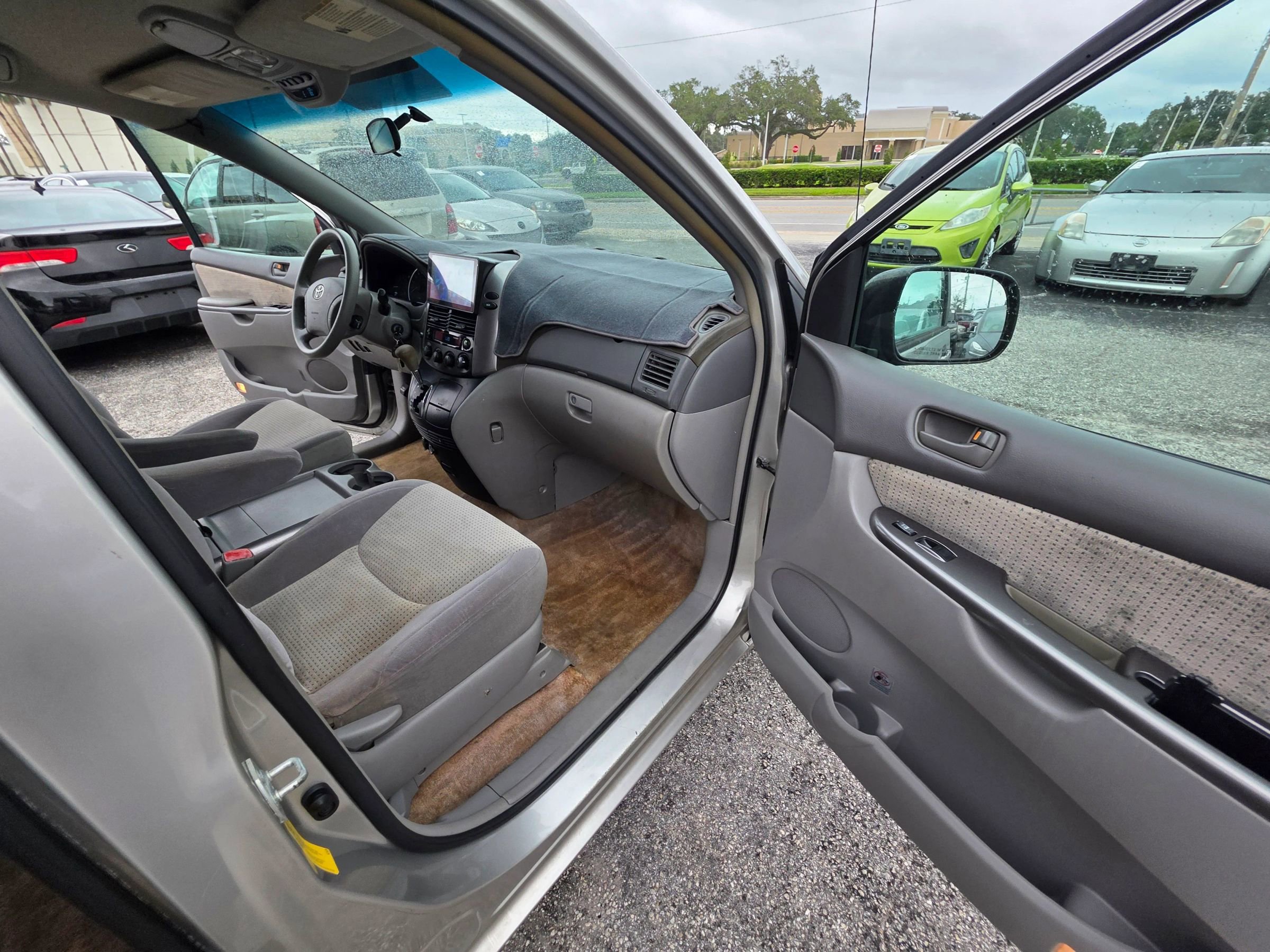Used 2009 Toyota Sienna LE image 19